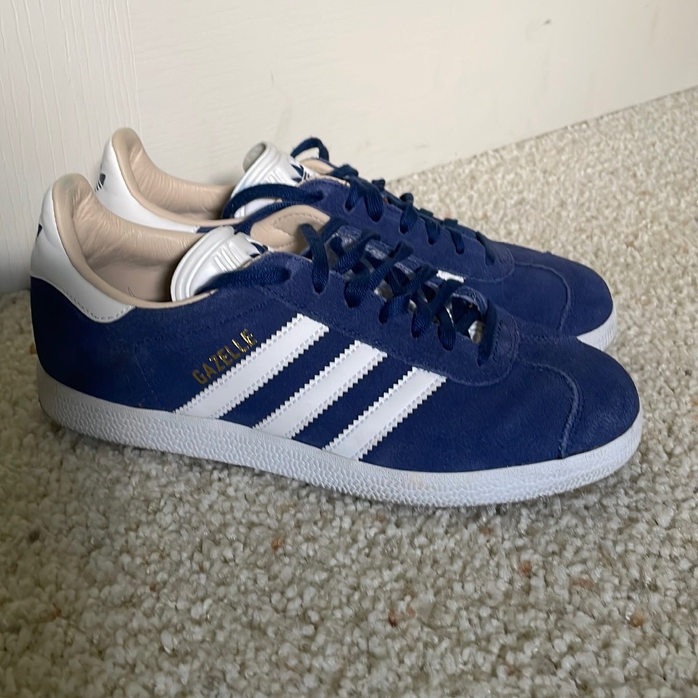 Adidas Gazelle sneaker navy blue, women’s sz 6
